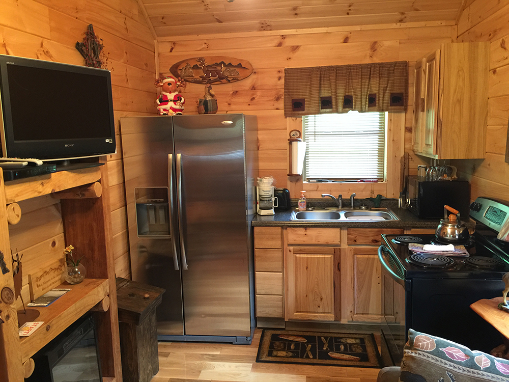 galax-bear-den-cabin-kitchen2